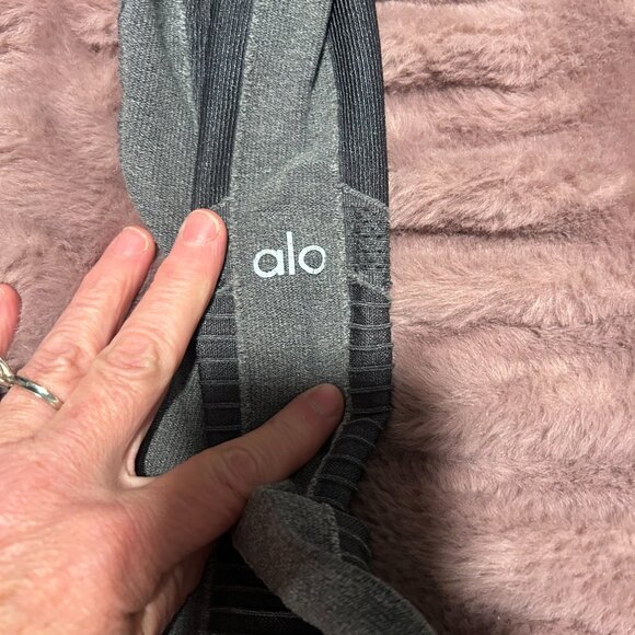 Alo Leggings size small 25" inseam - Picture 2 of 3